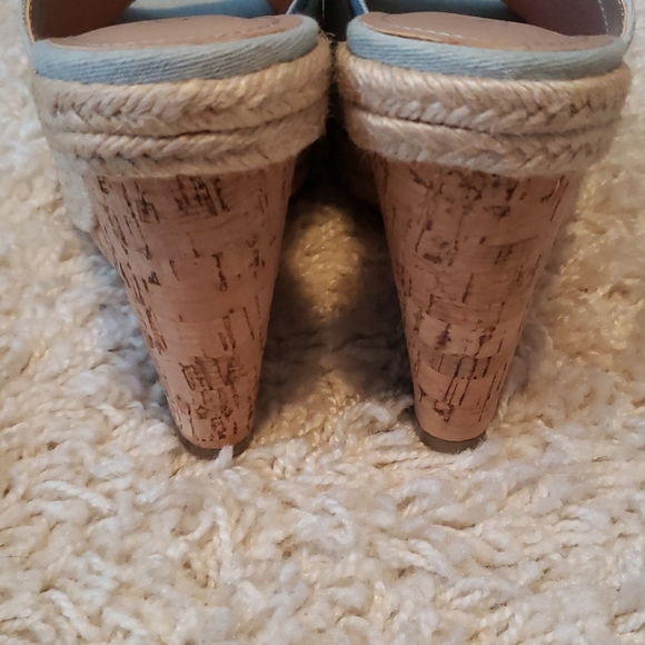 Charles David DENIM Light blue denim wedge - Picture 6 of 12
